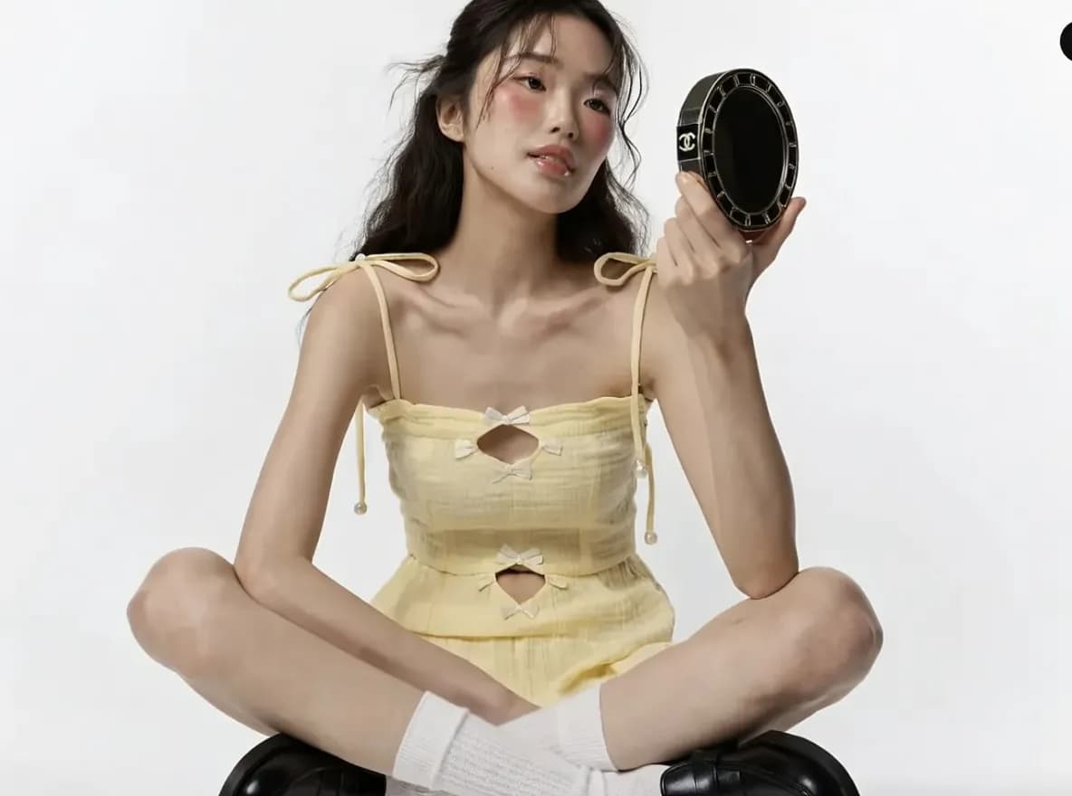Fashion portrait before replacing a yellow outfit with HighReach AI